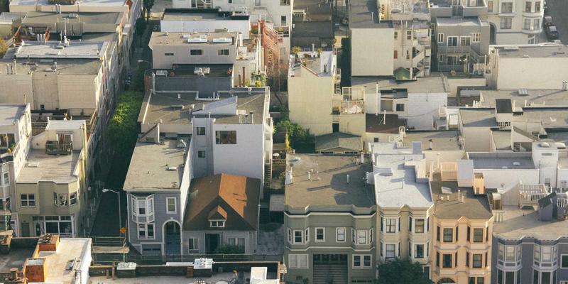 依恋理论如何塑造你的亲密关系：识别与修复不安全依恋模式的心理指南