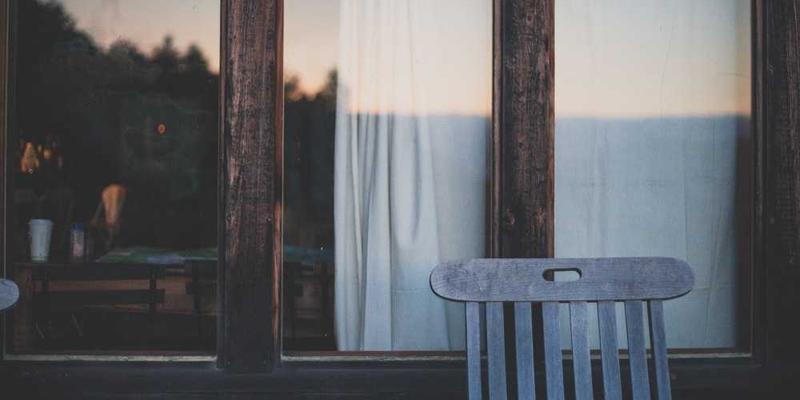 催眠疗法如何重塑心灵？深度解析意识改变与情绪管理的疗愈密码