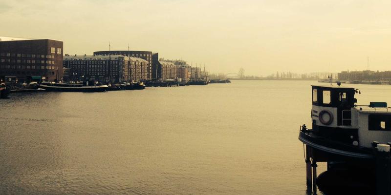 社会比较理论：我们为何总爱与他人比较，以及如何减少比较带来的痛苦 | 心理学与情绪管理指南